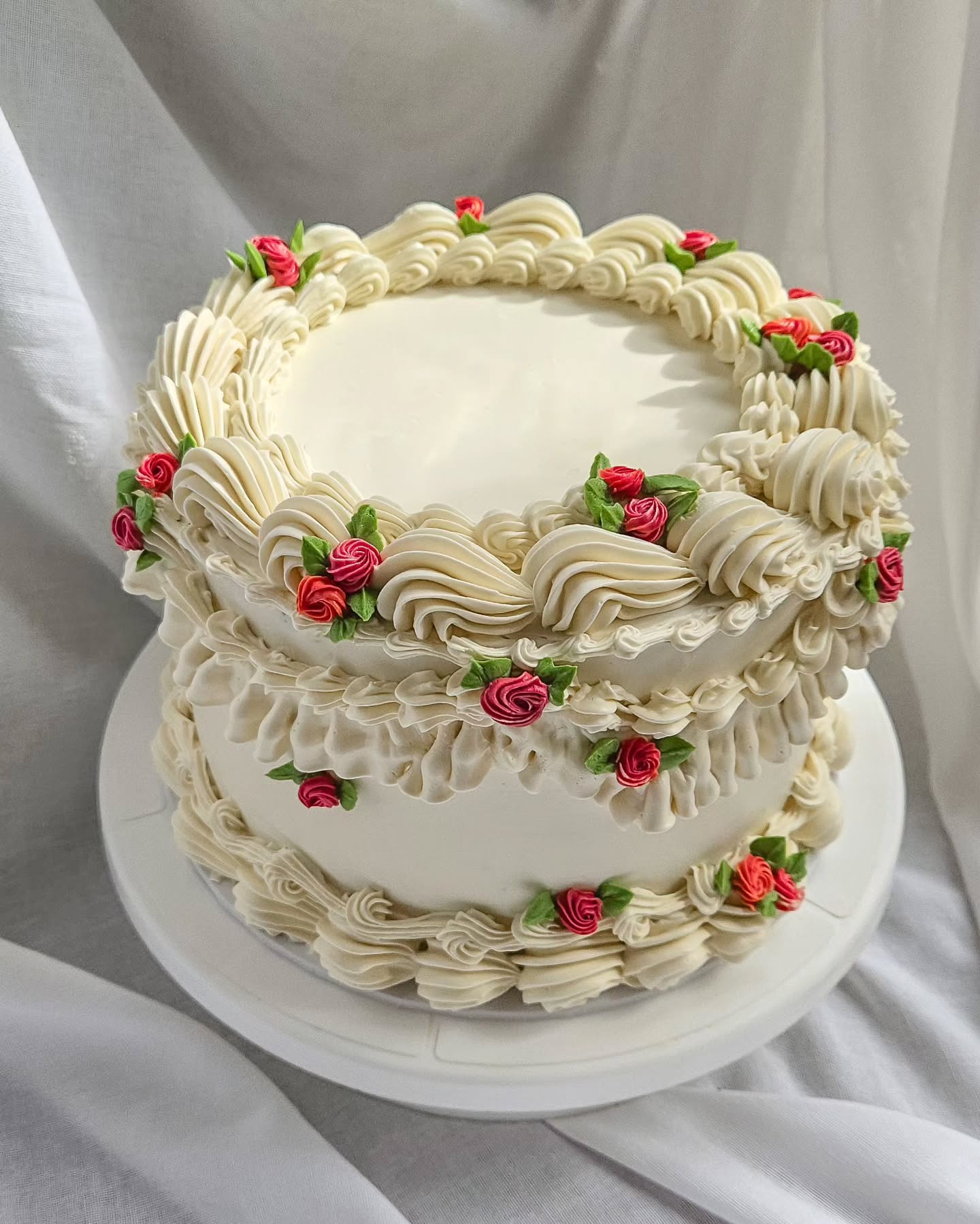 Vintage Rosette Round Cake