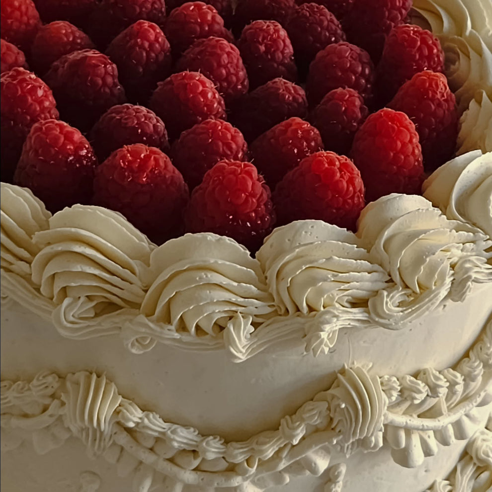 Vintage Raspberry Round Cake – Myriad Bakery